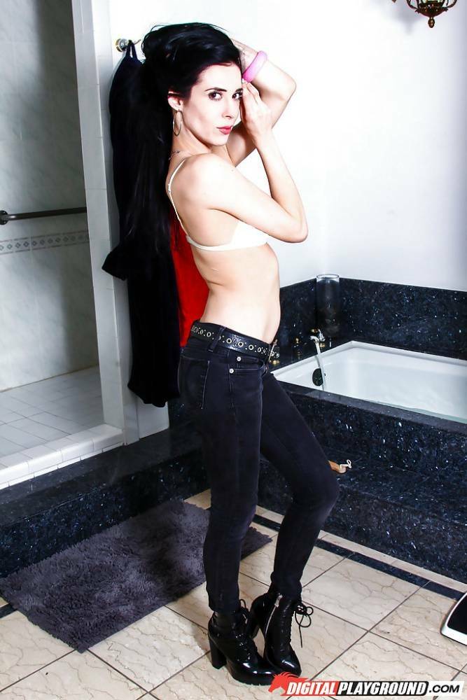 Leggy female Aiden Ashley peeling off jeans in bathroom to pose naked - #11