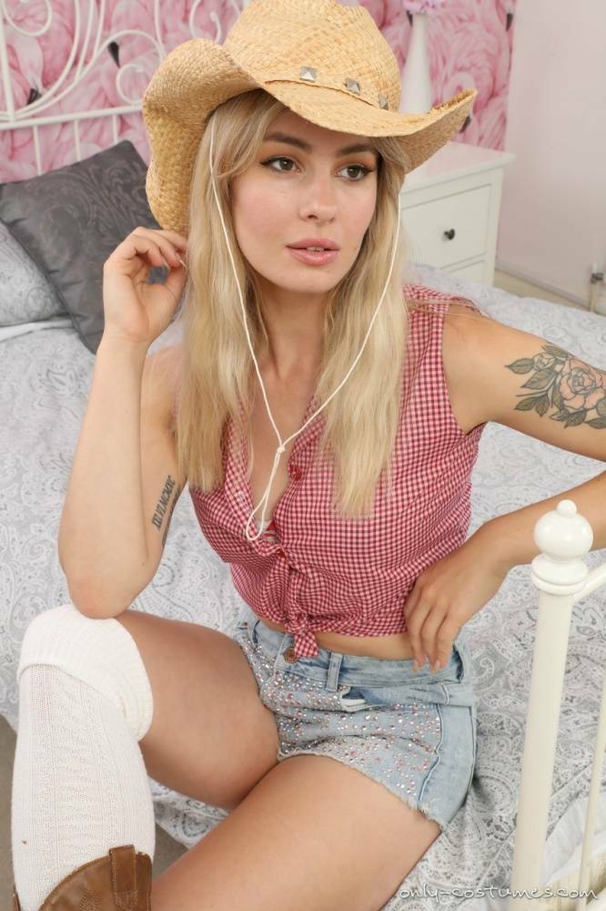 Blonde chick Pippa Doll gets naked in a cowgirl hat and boots plus knee socks - #7