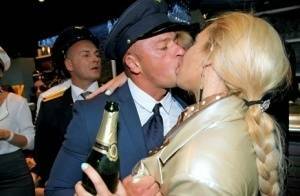 Dirty dancing is all the rage at swinger's party for pilots and stewardesses on picsfans.one
