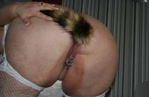 Fat UK woman Lexie Cummings shows her pierced cunt while sporting a butt plug - Britain on picsfans.one