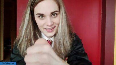 Hermione s first handjob on picsfans.one