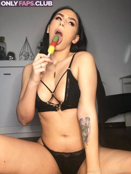 Missolliefree OnlyFans Leaks (17 Photos) on picsfans.one